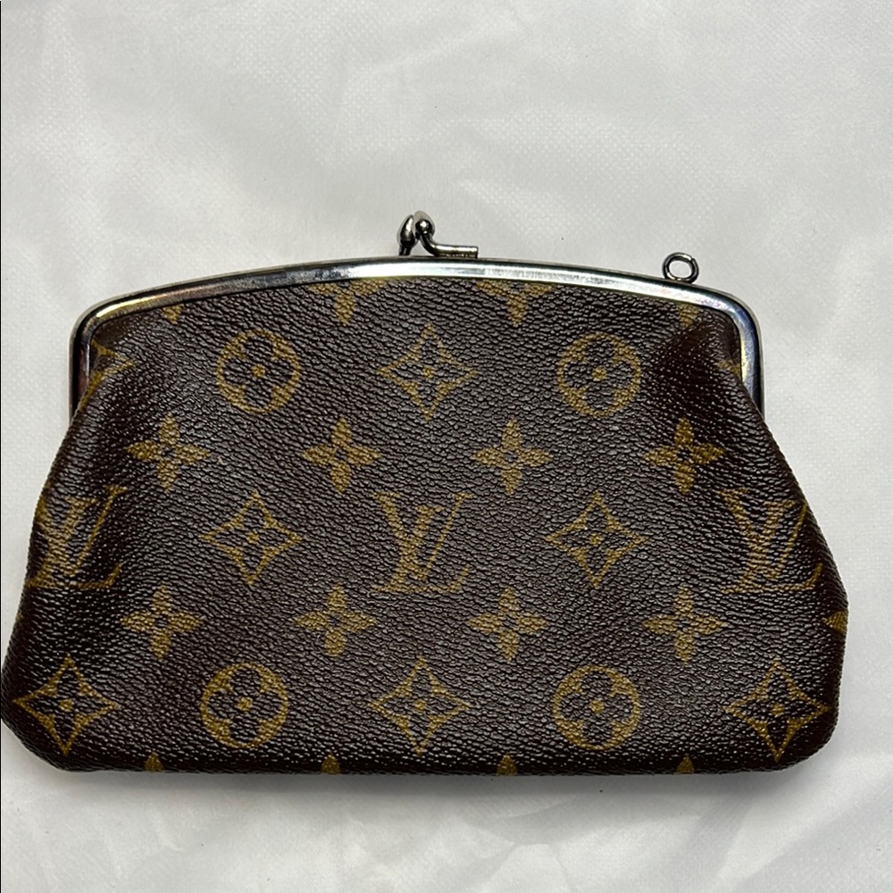 LOUIS VUITTON Brown Monogram Clutch